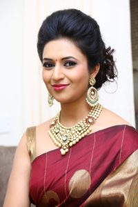 Divyanka Tripathi Wiki,Bio,Age | Yeh Hai Mohabbatein Actress Ishita Real Name