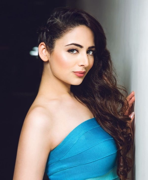 Zoya Afroz Big Boss 11 Contestant Wiki,Bio,Age,Profile,Images,Boyfriend | Full Details