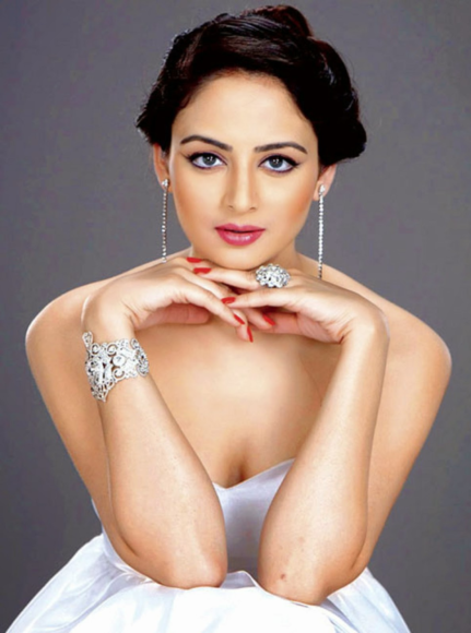 Zoya Afroz Big Boss 11 Contestant Wiki,Bio,Age,Profile,Images,Boyfriend | Full Details