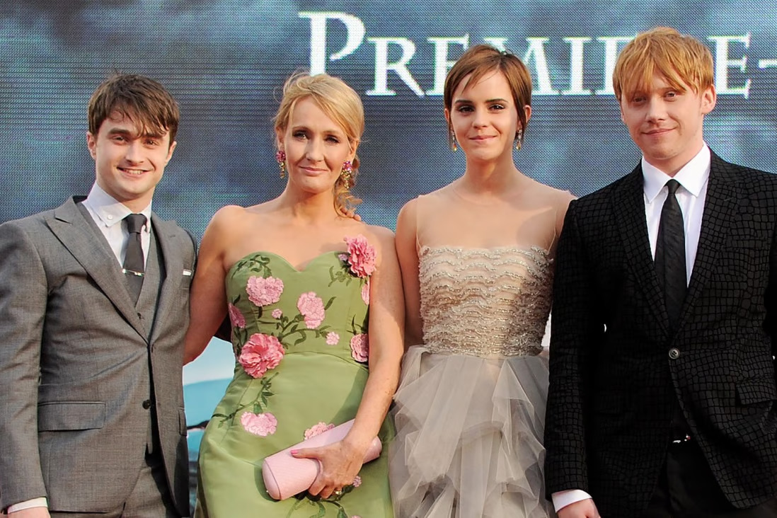 J.K. Rowling Wiki, Bio, Parents, Age, Images, Books & Awards Full Details