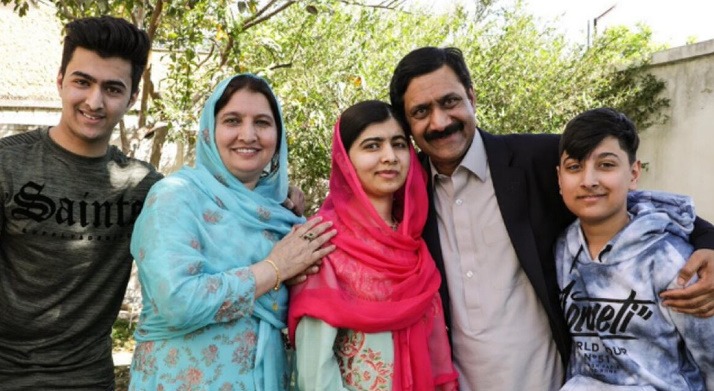 Malala-with-family