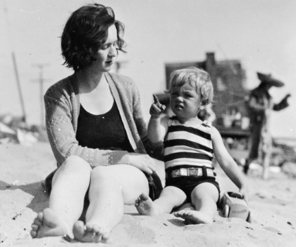 Marilyn-With-Her-Mother-Gladys