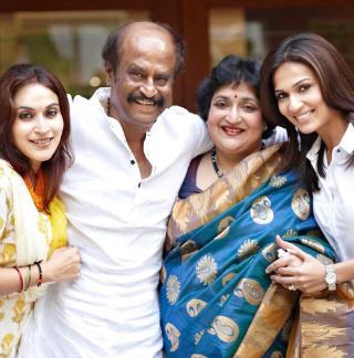 Rajnikanth-with-his-family