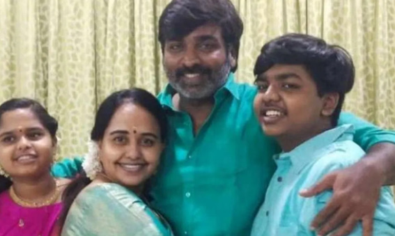 Vijay-Sethupathy-With-His-Family