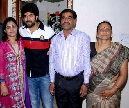 Yash-With-His-Family
